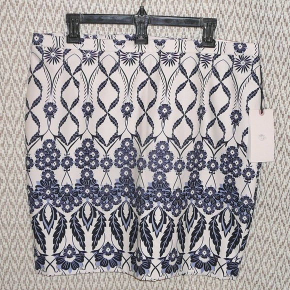 NWT Modern Fit Summer Straight Skirt Navy Blue Batik Floral Size 14 - Picture 9 of 9